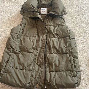 Old navy puffer vest